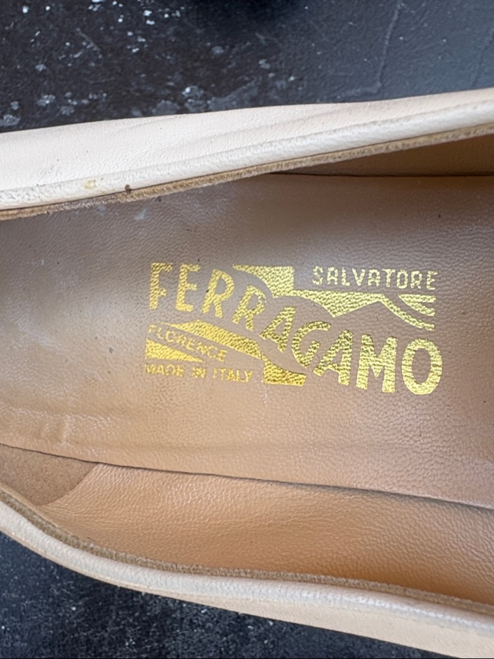 Salvatore Ferragamo Women’s Two-Tone Cap Toe Ballet Flats Cream Black size 7.5 B - Picture 7 of 10